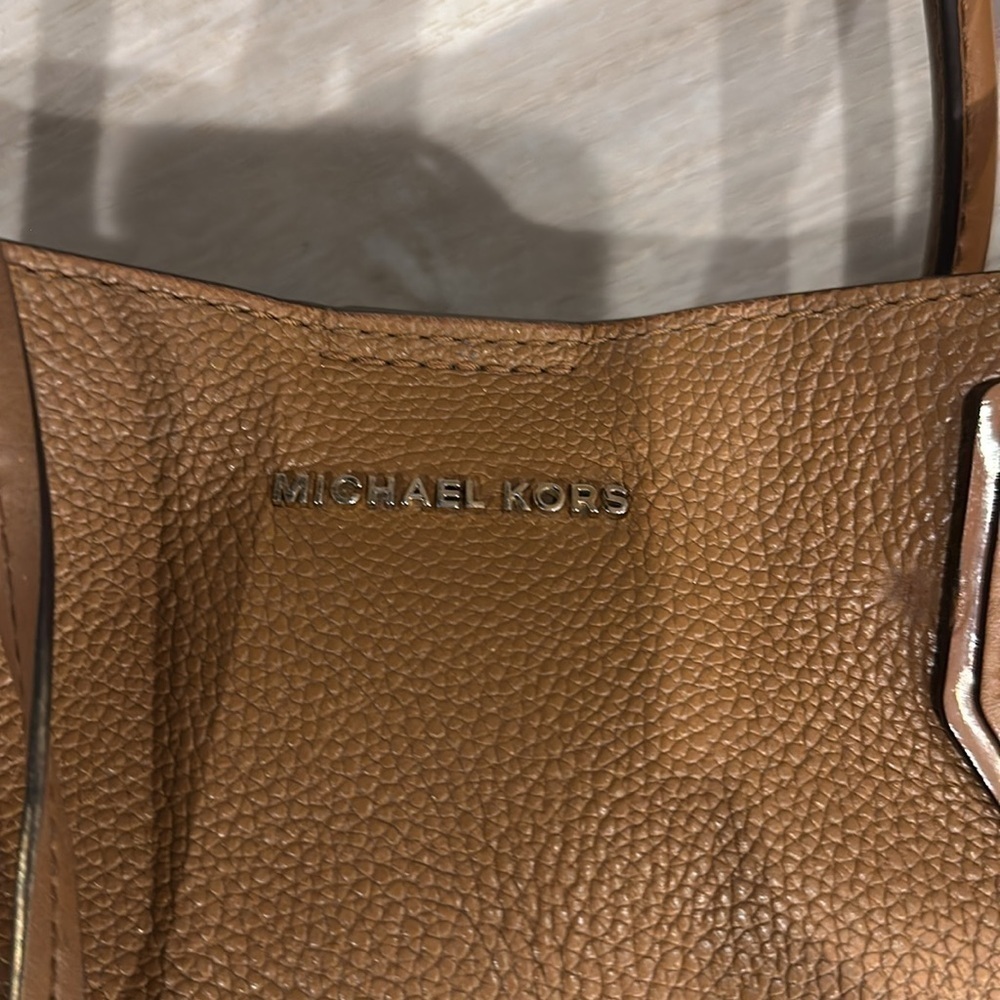 Michael Kors MD center zip tote - Picture 4 of 11